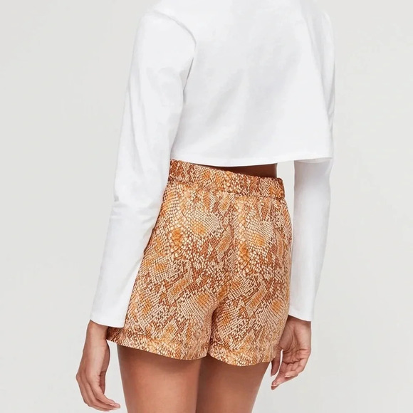 Aritzia Babaton Conan Shorts Beige Brown Snakeskin print High  Rise Waist Size 0 - Picture 11 of 11